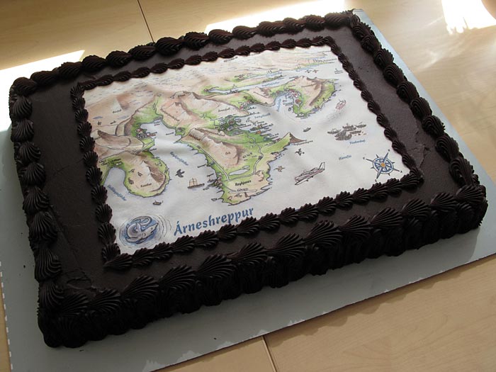 Árneshreppur, Norðurfjörður. The new map. - The welcome cake, with the new map on top. (5 June 2010)