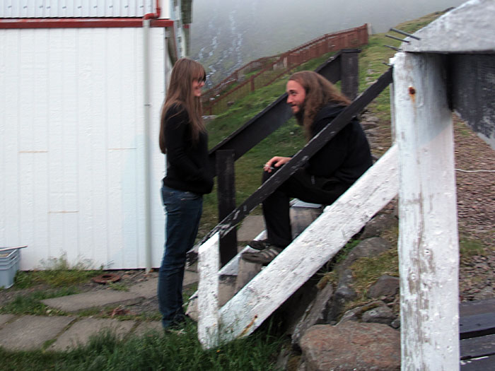 Djúpavík. Verschiedenes XXV. - <a href='/08-07/b1511.php' target='_blank_' class='linksnormal' >Martin</a> ist auch wieder hier (zu Besuch) - zusammen mit Anna. (02. bis 12.07.2010)