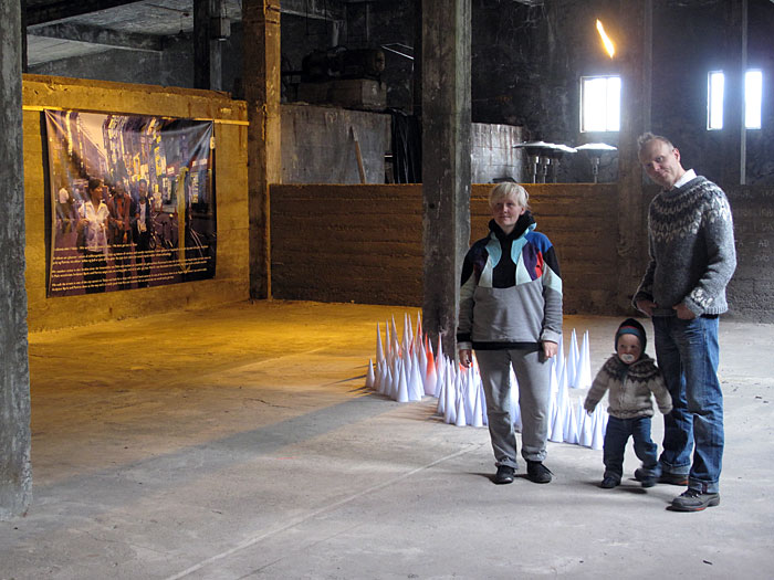 Djúpavík. Vernissage - Hlynur Hallsson and Jóna Hlíf Halldórsdóttir. - <a href='http://jonahlif.com' target='_blank' class='linksnormal'>Jóna Hlíf Halldórsdóttir</a> and <a href='http://www.facebook.com/hlynur' target='_blank' class='linksnormal'>Hlynur Hallsson</a>. (17 July 2010)