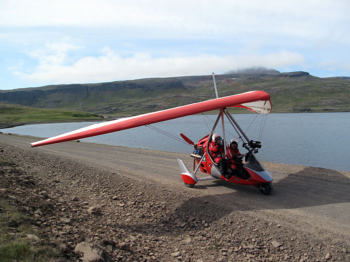 Djúpavík. Stefan Erdmann und Þórhallur Óskarsson in Djúpavík. - Hier starten die beiden... (20.07.2010)