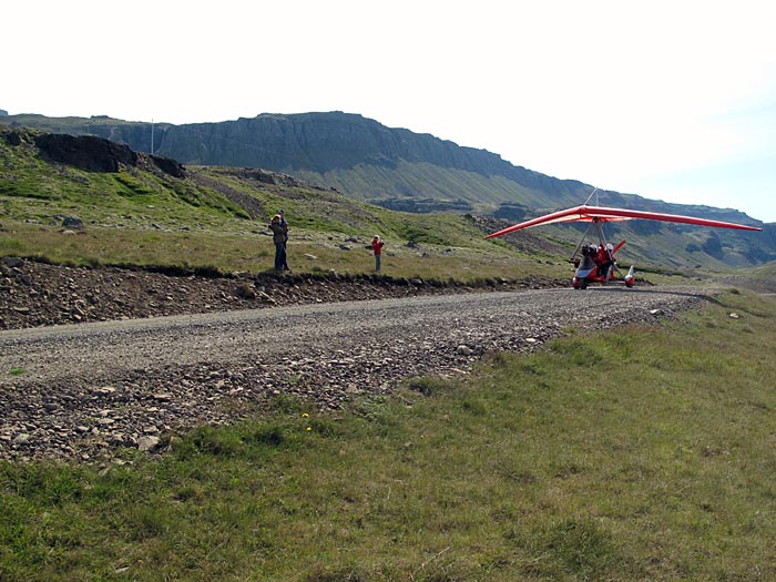 Djúpavík. Stefan Erdmann and Þórhallur Óskarsson in Djúpavík. - Now Stefan and Þórhallur fly further... (20 July 2010)