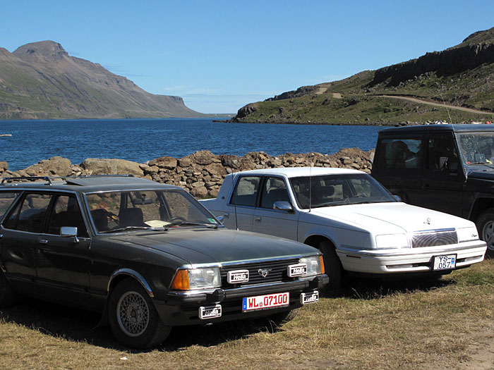 Djúpavík. The Old-Cars-Club in Djúpavík. - From Reykjavík to the westfjords and Djúpavík - cars of members of the '<a href='http://www.fornbill.is/' target='_blank' class='linksnormal'>Fornbílaklúbbsins Íslands</a>' ('Association for oldtimer in Iceland').<br />
Hy Andreas :-)! (24 July 2010)