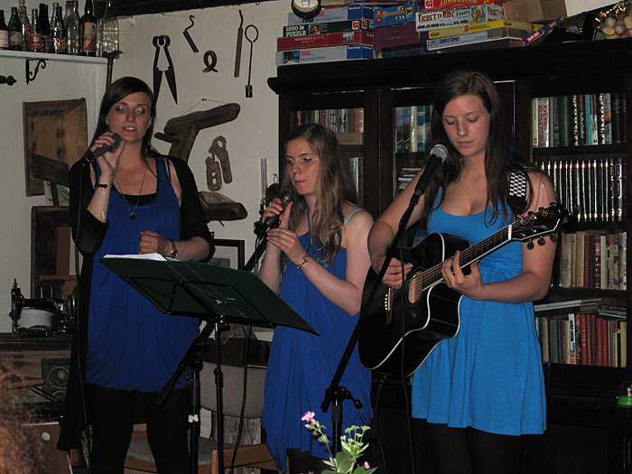 Djúpavík. Verschiedenes XXVI. - Konzert der Melar-Sisters. (24. bis 31.07.2010)