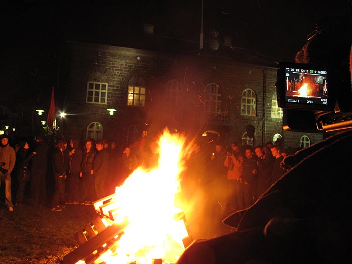 Reykjavík. Demonstration vor dem Parlament. -  (04.10.2010)