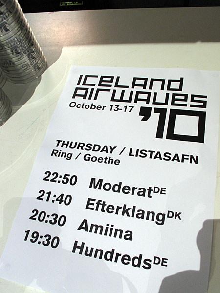 Reykjavík. Iceland Airwaves '10, part I. - On the stage tonight: <a href='http://www.bpitchcontrol.de/artist/7' target='_blank' class='linksnormal'>Moderat</a> (GER), <a href='http://www.efterklang.net' target='_blank' class='linksnormal'>Efterklang</a> (DK), <a href='http://amiina.com' target='_blank' class='linksnormal'>Amiina</a> (IS) and <a href='http://hundredsmusic.com' target='_blank' class='linksnormal'>Hundreds</a> (GER). (14 October 2010)