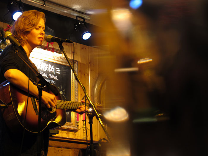 Reykjavík. Konzert Ellen Kristjáns im Rósenberg. - Sigríður hatte zuerst gespielt. Sehr schne Musik... (07.12.2010)