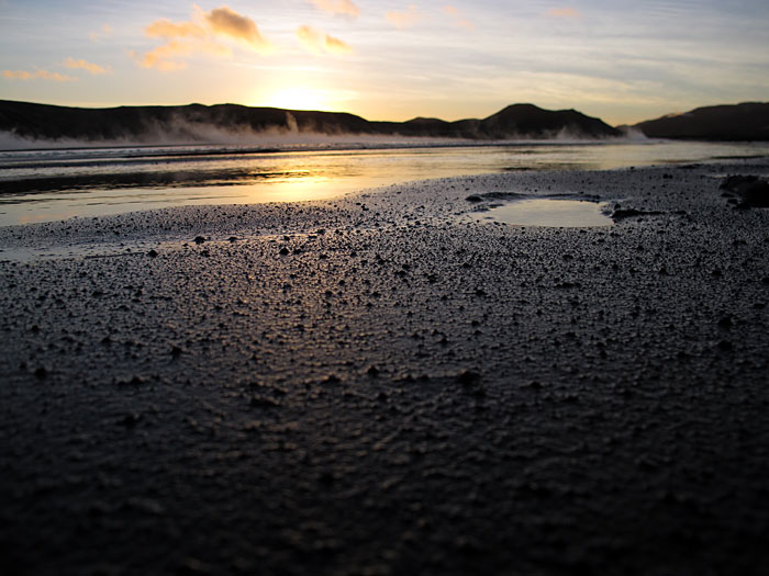 Kleifarvatn. Besuch des immer etwas anderen Sees. - Takk, Kaja mín für diesen schönen Auflug zu "unserem" See Kleifarvatn... (15.12.2010)