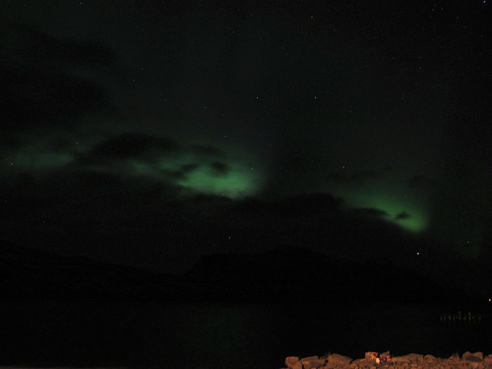 Djúpavík. Die ersten Stunden in 2011. - Schöner waren aber die Nordlichter, nur leider etws versteckt hinter den Wolken. (01.01.2011)