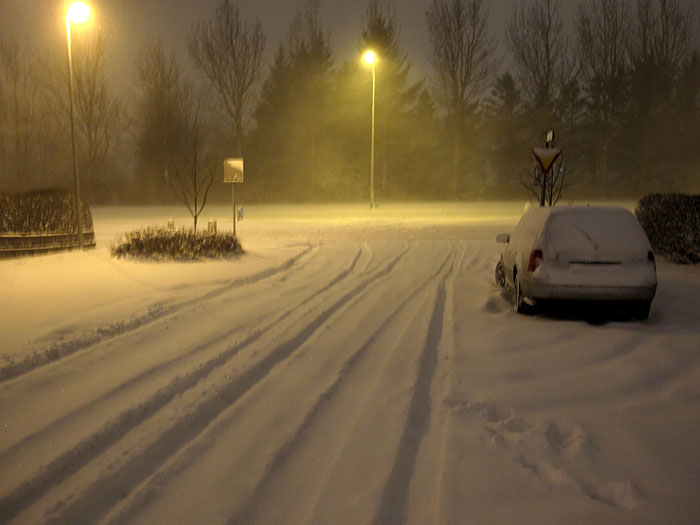 Reykjavík. Snjór er kominn. - Strassenreinigung. (4 till 6 February 2011)