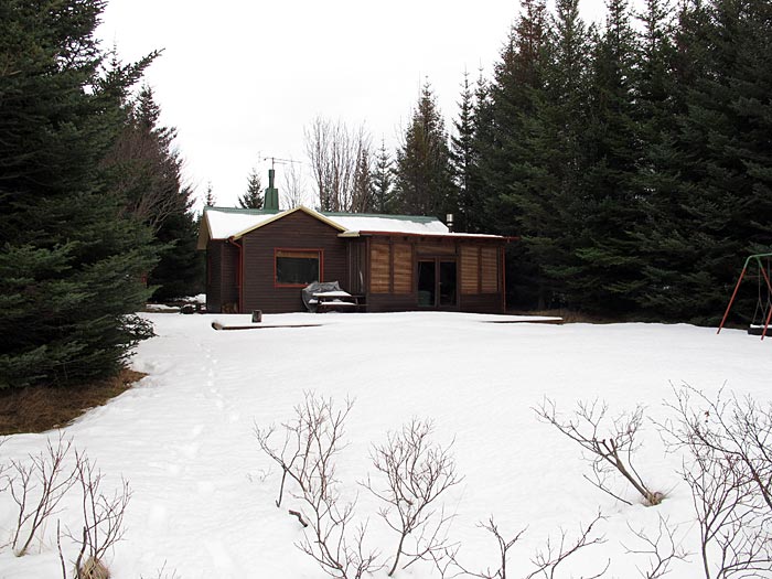 Álftavatn. In winter in the summer cottage II. - And the view from the lake to the summer cottage. (19 February 2011)