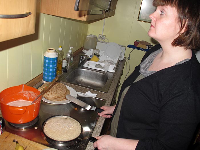 Álftavatn. In winter in the summer cottage II. - Kaja is baking (frying? making?) Pönnukaka (icelandic "pan cakes")! (19 February 2011)