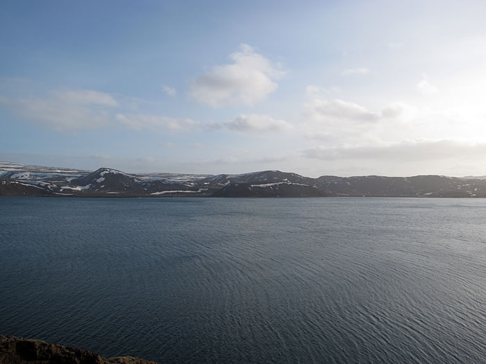 Kleifarvatn. Nice weather at the lake ... - Vastness ... (4 March 2011)