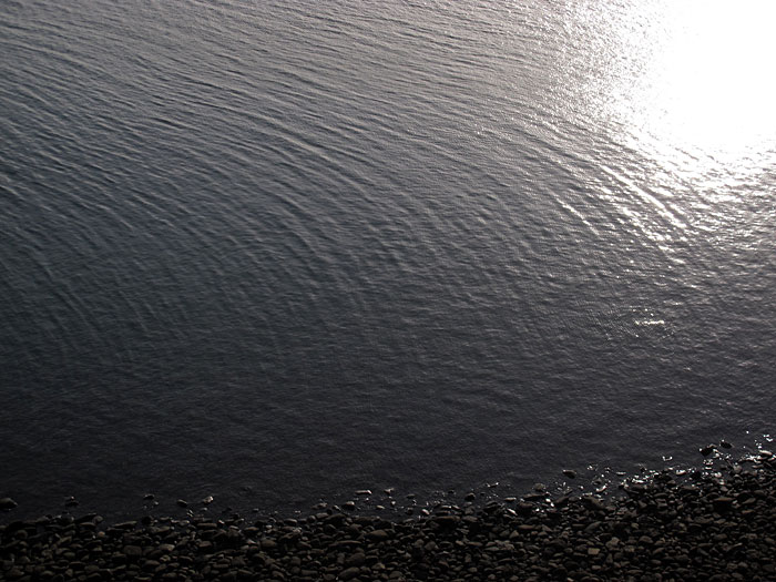 Kleifarvatn. Nice weather at the lake ... -  (4 March 2011)