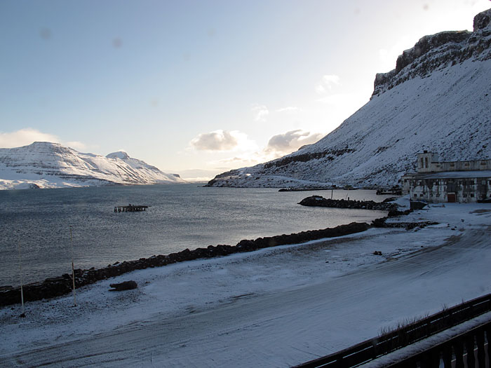 Djúpavík. Ein Tag länger in Djúpavík. - Angekommen am Tag zuvor. Nun ruhige Morgenstimmung... (15. bis 18.04.2011)