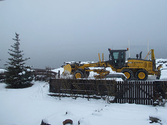 Djúpavík. Ein Tag länger in Djúpavík. - Die Strasse wurde vom Schnee befreit... (15. bis 18.04.2011)