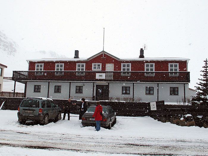 Djúpavík. One day longer in Djúpavík. - ... so we and others guests of the hotel could start our return journey. (14 till 18 April 2011)