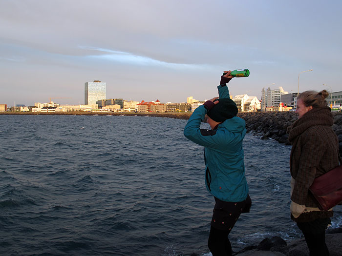 Reykjavík. Wo ist die Flasche jetzt? - 3, 2, 1 ... (08.05.2011)