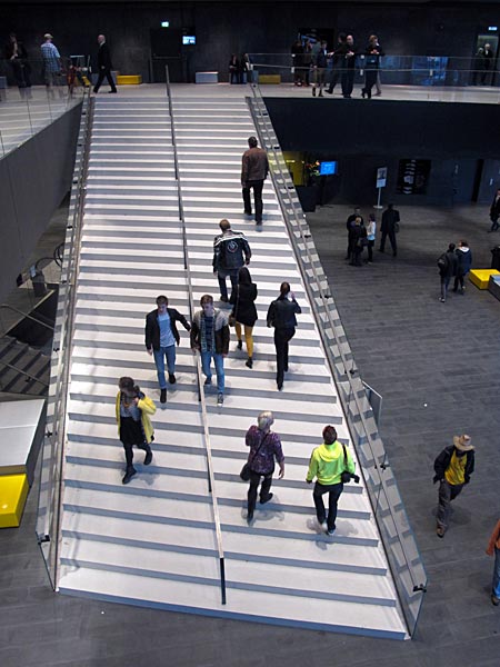 Reykjavík. Harpa - das neue Konzerthaus am Hafen. - Innenansichten. (11.05.2011)