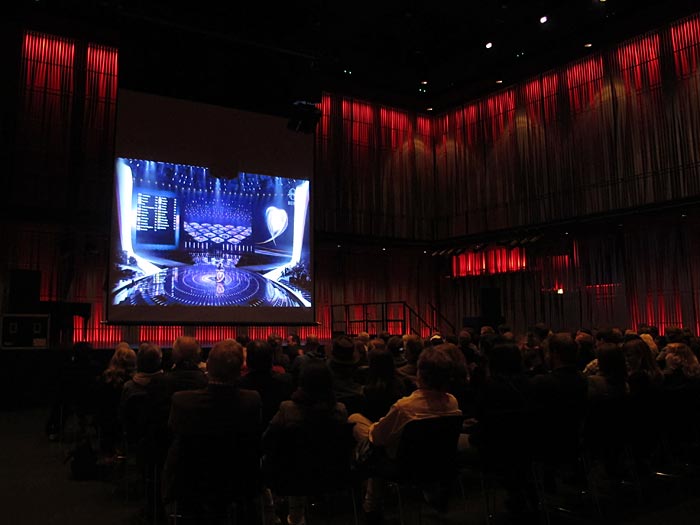 Reykjavík. Harpa - the new concert house near the habor. - 'And 12 hungarian points go to ... Iceland!'. This picture you can see and hear in my book "<a href='http://www.claus-in-island.de/pictures-and-their-sounds/index.php' target='_blank' class='linksnormal'>Pictures  and their sounds</a>"! (11 May 2011)