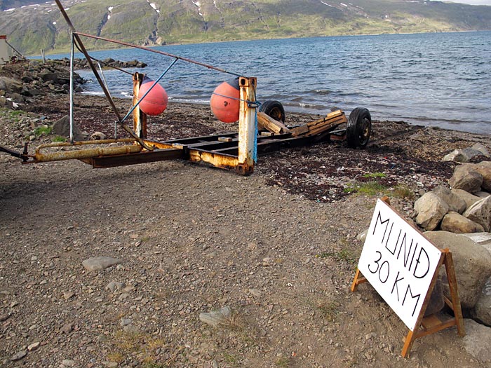 Djúpavík. Djúpfari geht zu Wasser. - Auf dem Weg zum Wasser VI. (09.07.2011)