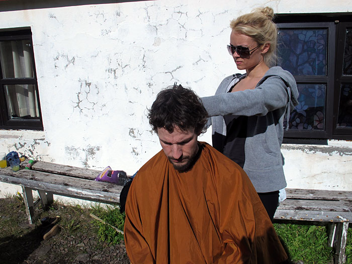 Djúpavík. The yearly visit at the haircutter (in Djúpavík). - Open Air hair cutting. By Kidda. (This picture was taken by Álfheiður!). (9 August 2011)