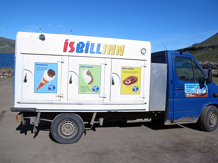 Djúpavík. Ísbíllinn is back! With sunshine! - The <a href='http://www.isbillinn.is/' target='_blank' class='linksnormal'>Ísbíllinn</a> (and on <a href='http://www.facebook.com/pages/Ísb%C3%ADllinn-þú-þekkir-mig-á-bjöllunni/46946829396' target='_blank' class='linksnormal'>facebook</a>). (11 August 2011)