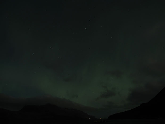 Djúpavík. Grüne Wolken (Nordlichter). - Noch normal ... (10.09.2011)