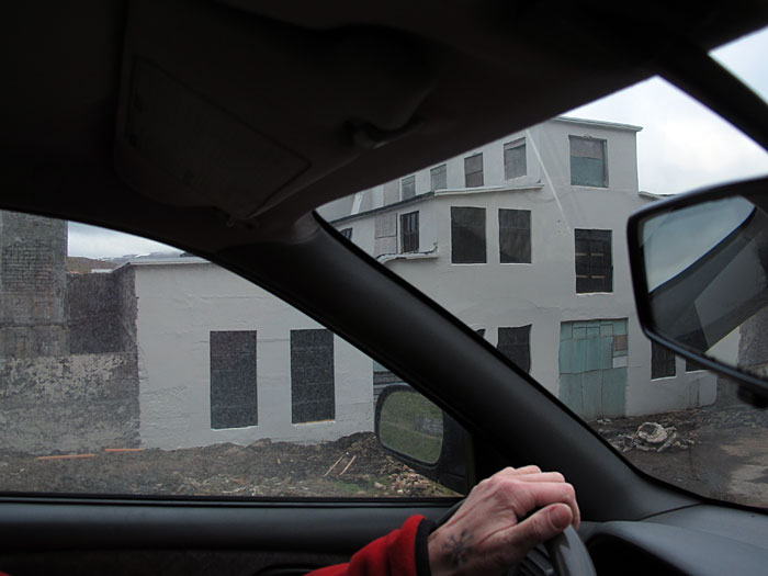 Djúpavík. Blauer Himmel (Rückfahrt). - Noch kein blauer Himmel aber dafür eine weisse Wand. (11.09.2011)