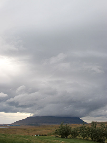 Hvalfjörður. Egill abholen. - Kein Vulkan, sondern der Akrafjall. (16.09.2011)