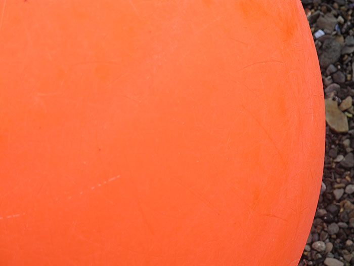 Hvalfjörður. Nochmals Hvalfjörður, aber diesmal ganz. - Ein Ball. Detail I. (24.09.2011)