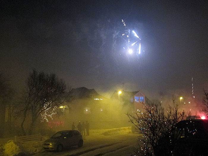 Reykjavík. Nun ist es da, das neue Jahr 2012. - Hmmm, und nun? Helau! (01.01.2012)