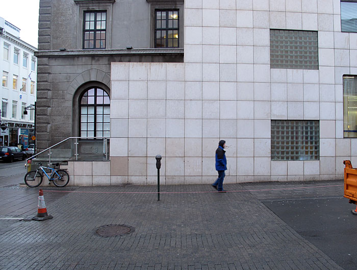 Reykjavík. 'NO Global Tour' by the artist Santiago Sierra. - 'NO' was expected infront of the buldiung of the bank 'Landsbankinn' at Austurstræti', too. ... (16 January 2012)