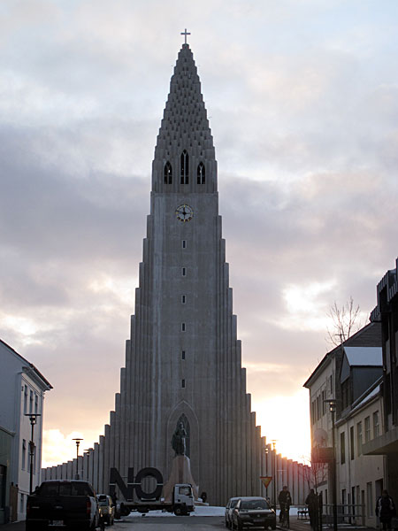 Reykjavík. Today 'NO' infront of Hallgrímskirkja. - Another place on the 'NO Global Tour' (by the artist <a href='http://www.santiago-sierra.com' target='_blank' class='linksnormal'>Santiago Sierra</a>). Today infront of the church Hallgrímskirkja. (19 January 2012)