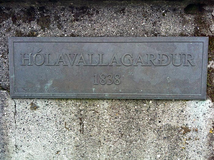 Reykjavík. Der alte Friedhof. Und alte Bäume. - I. 'Hólavallagarður'. (12.03.2012)