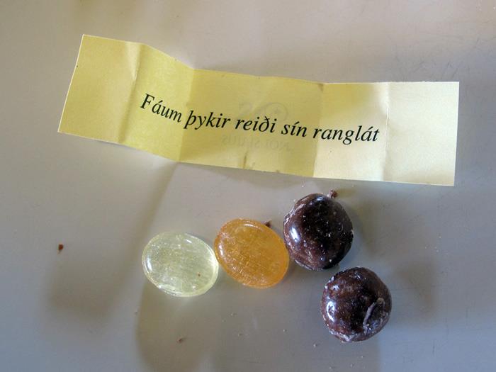 Reykjavík. Der grosse Schokoladen-Ostereier Test. - Ei 2: Der Inhalt, meiner Meinung nach zu viel Zucker! (Ostern 2012)