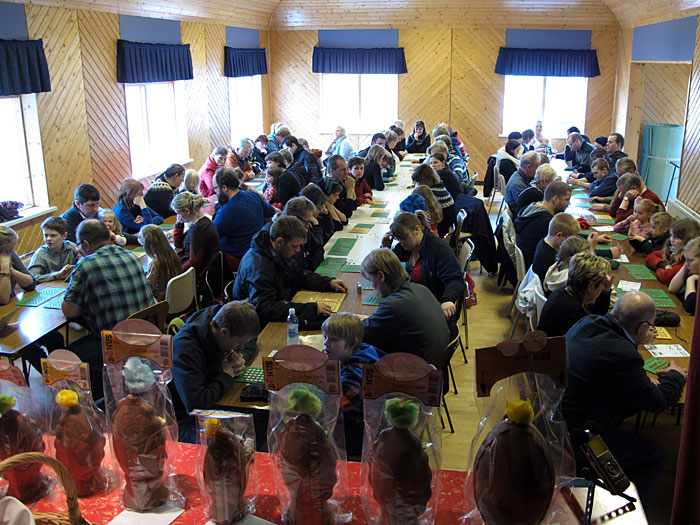 Djúpavík. BINGO in Árneshreppur. - Viele viele Teilnehmer. (07.04.2012)