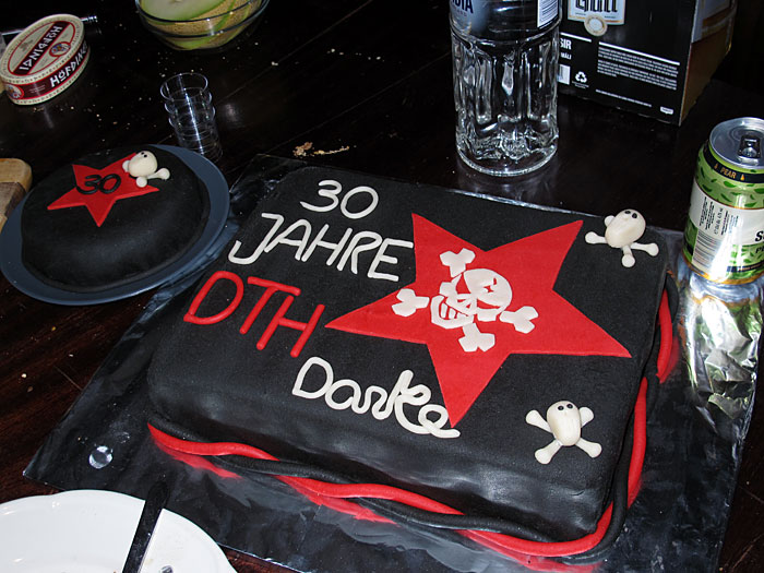 Selfoss. DIE TOTEN HOSEN live (!) in Iceland?! Punkrock in Selfoss! - <a href='http://www.dietotenhosen.de/en/startseite.php' target='_blank' class='linksnormal'>DIE TOTEN HOSEN</a>. Here the icelandic birthday cake for the band. (15 April 2012)