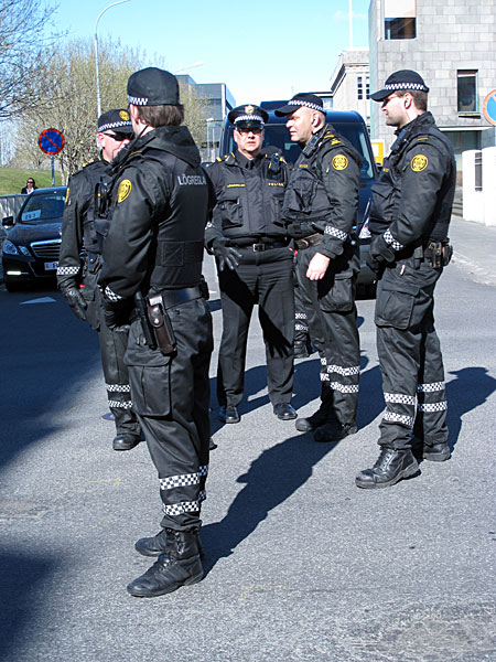 Reykjavík. A visitor and a demonstration. - But why? (20 April 2012)