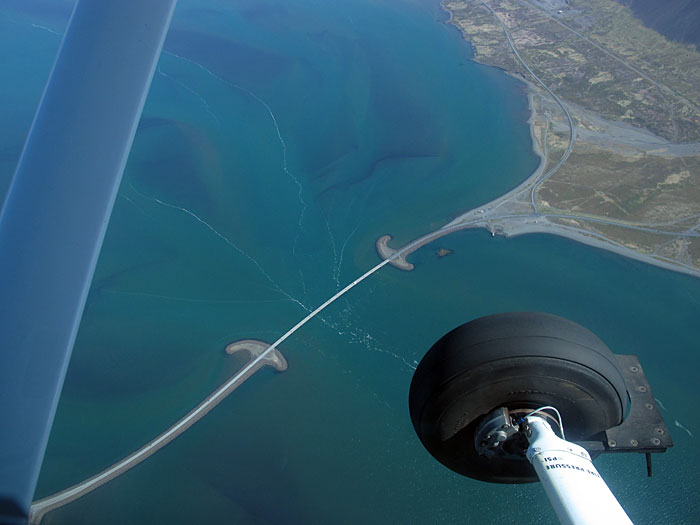 Reykjavík—Gjögur. Rückflug nach Gjögur/Djúpavík. - Die Brücke vor <a href='http://en.ja.is/kort/#x=360946&y=451450&z=8' target='_blank' class='linksnormal'>Borgarnes</a>. (11.06.2012)