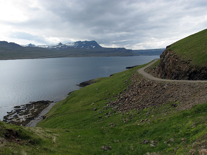 Árneshreppur. Ausflug I. - Impressionen auf dem Weg in den 'Norden' - Blick zurück nach Djúpavík. (02.07.2012)