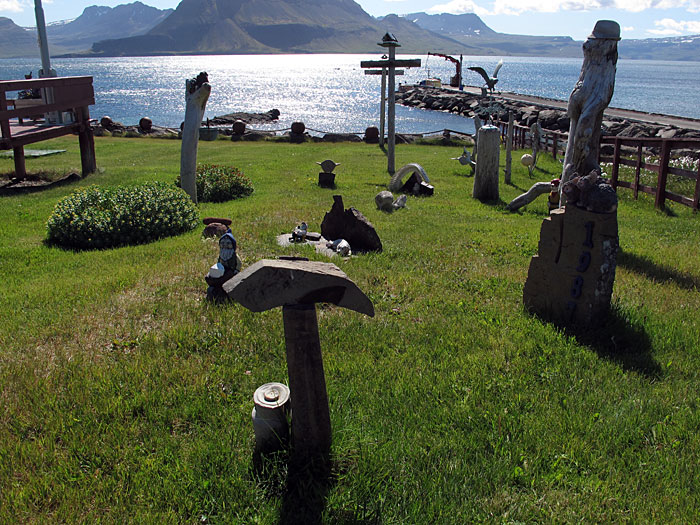 Gjögur. Airport. - Stopover in Gjögur - a garden with sculptures. (9 July 2012)