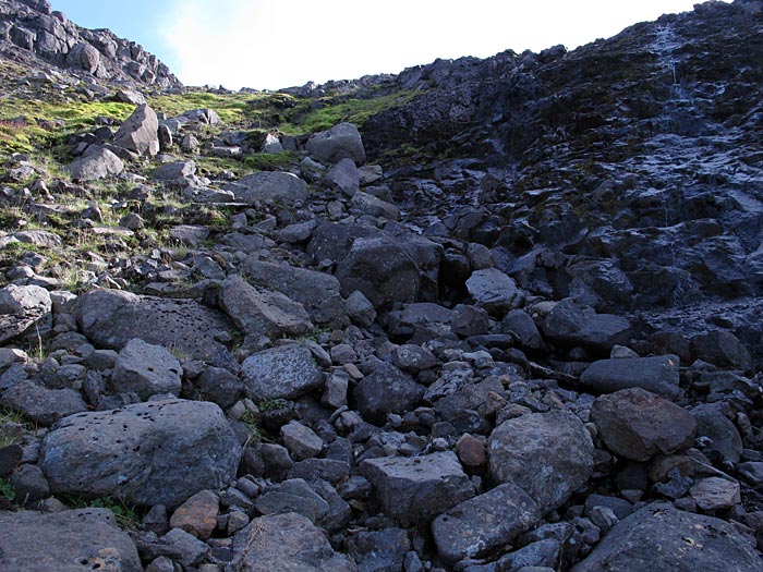 Djúpavík. Wandern, aber nur etwas: Zum Wasserfall. - Nur noch weniger Meter. I. (06.08.2012)