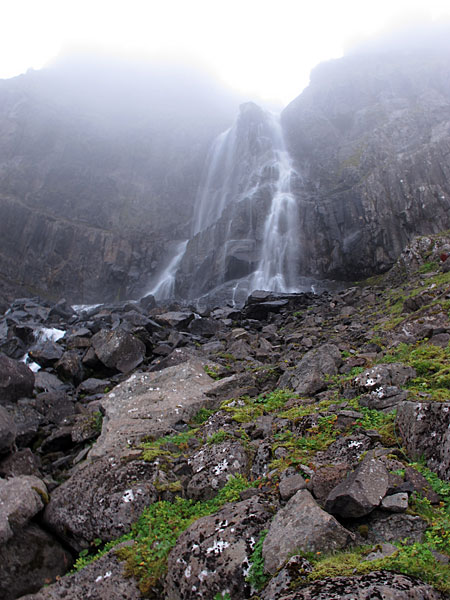 Djúpavík. Der Wasserfall, aber etwas anders. - I. (14.08.2012)