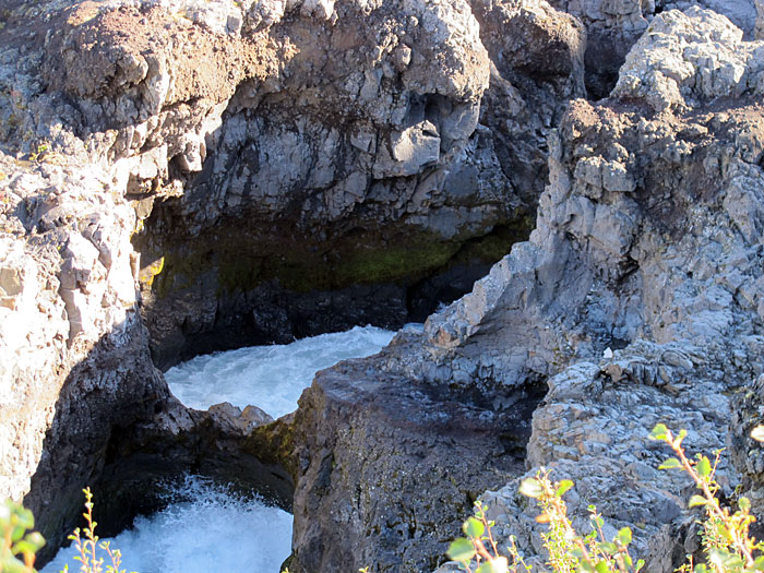 Reykjavík. Haustferð - Herbstfahrt. II. - Fluss Hvítá, <a href='http://de.wikipedia.org/wiki/Barnafoss' target='_blank' class='linksnormal'>Barnafoss</a>. (08.09.2012)