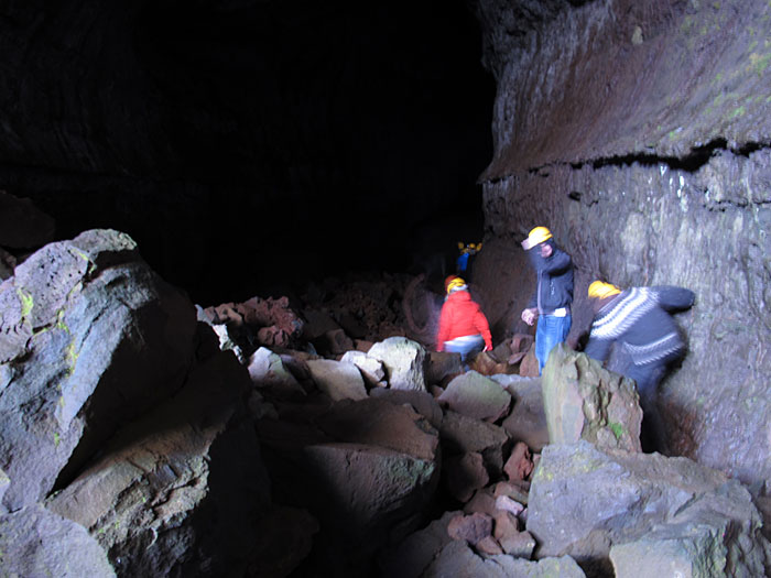 Reykjavík. Haustferð - Herbstfahrt. III. - Höhle Víðgelmir (Infos <a href='http://www.fljotstunga.is/efni/lava_cave' target='_blank' class='linksnormal'>hier</a> und <a href='http://en.wikipedia.org/wiki/V%C3%ADgelmir' target='_blank' class='linksnormal'>hier</a>). (08.09.2012)