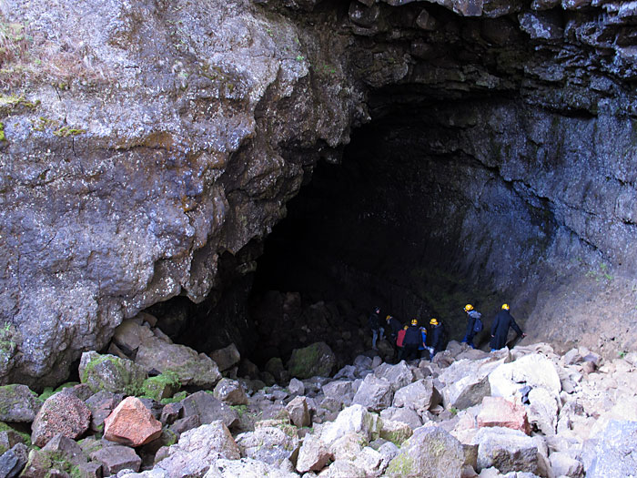 Reykjavík. Haustferð - Herbstfahrt. III. - Höhle Víðgelmir (Infos <a href='http://www.fljotstunga.is/efni/lava_cave' target='_blank' class='linksnormal'>hier</a> und <a href='http://en.wikipedia.org/wiki/V%C3%ADgelmir' target='_blank' class='linksnormal'>hier</a>). (08.09.2012)