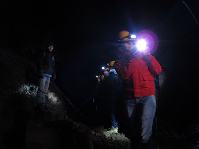 Reykjavík. Haustferð - Herbstfahrt. III. - Höhle Víðgelmir (Infos <a href='http://www.fljotstunga.is/efni/lava_cave' target='_blank' class='linksnormal'>hier</a> und <a href='http://en.wikipedia.org/wiki/V%C3%ADgelmir' target='_blank' class='linksnormal'>hier</a>). (08.09.2012)