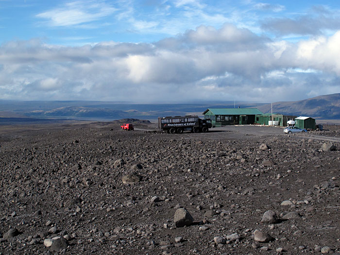 Reykjavík. Haustferð - Herbstfahrt. IV. - Das 'Basislager', von wo aus die Fahrt auf den Gletscher <a href='http://de.wikipedia.org/wiki/Langjkull' target='_blank' class='linksnormal'>Langjökull</a> startete. Beindruckende Landschaft! (08.09.2012)