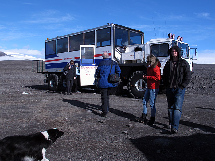 Reykjavík. Haustferð - Herbstfahrt. IV. - Das 'Auto', mit welchem wir auf den Gletscher fuhren. (08.09.2012)