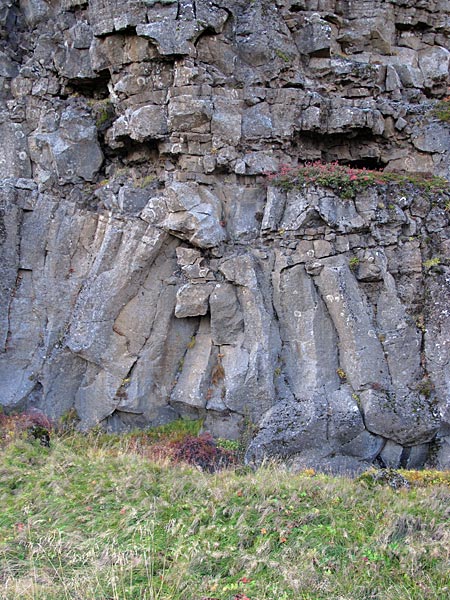 Reykjavík. Golden Circle, etwas anders. - <a href='http://de.wikipedia.org/wiki/ingvellir' target='_blank' class='linksnormal'>Þingvellir</a>. Da ist jemand, oder? (26.09.2012)